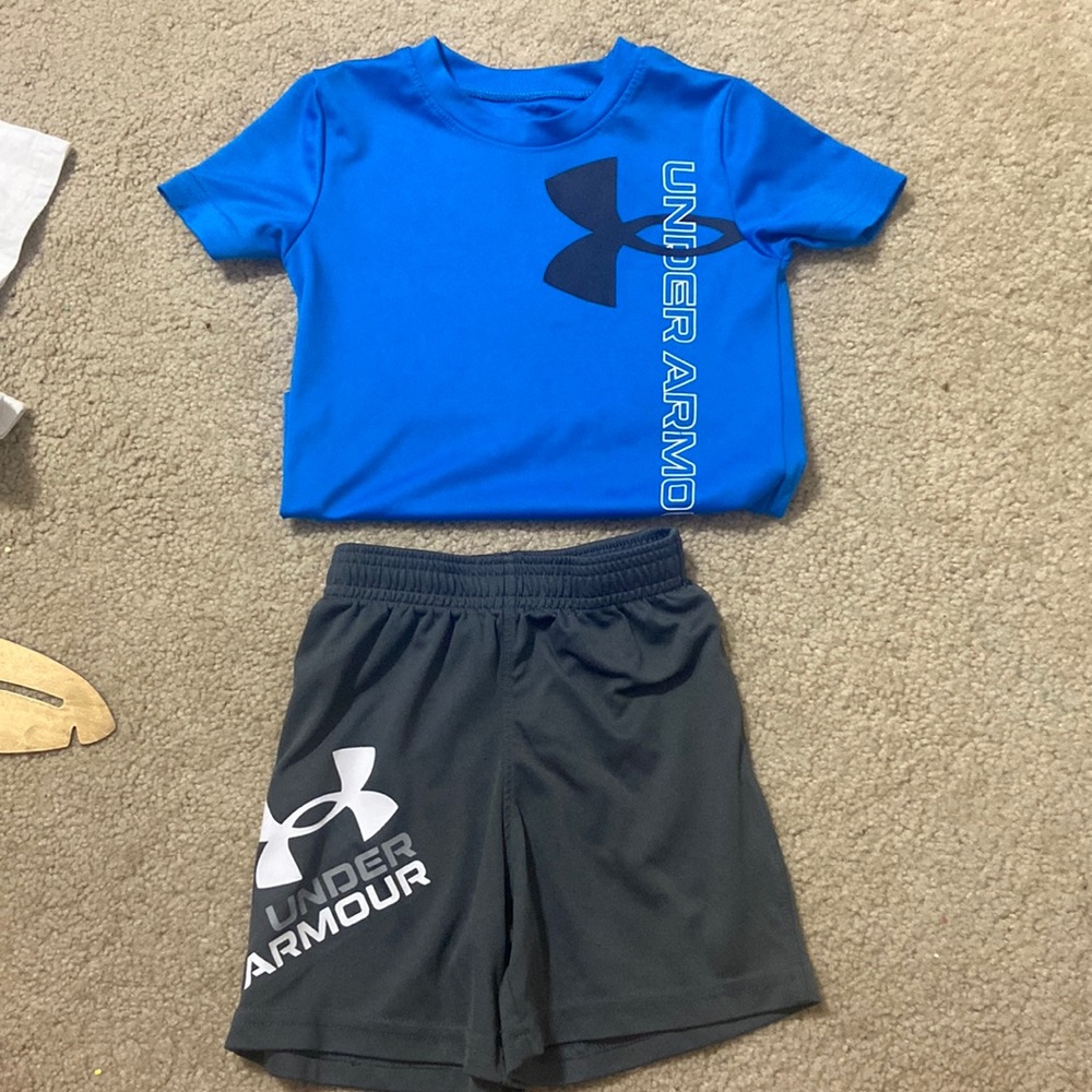 Toddler boys under armour set.